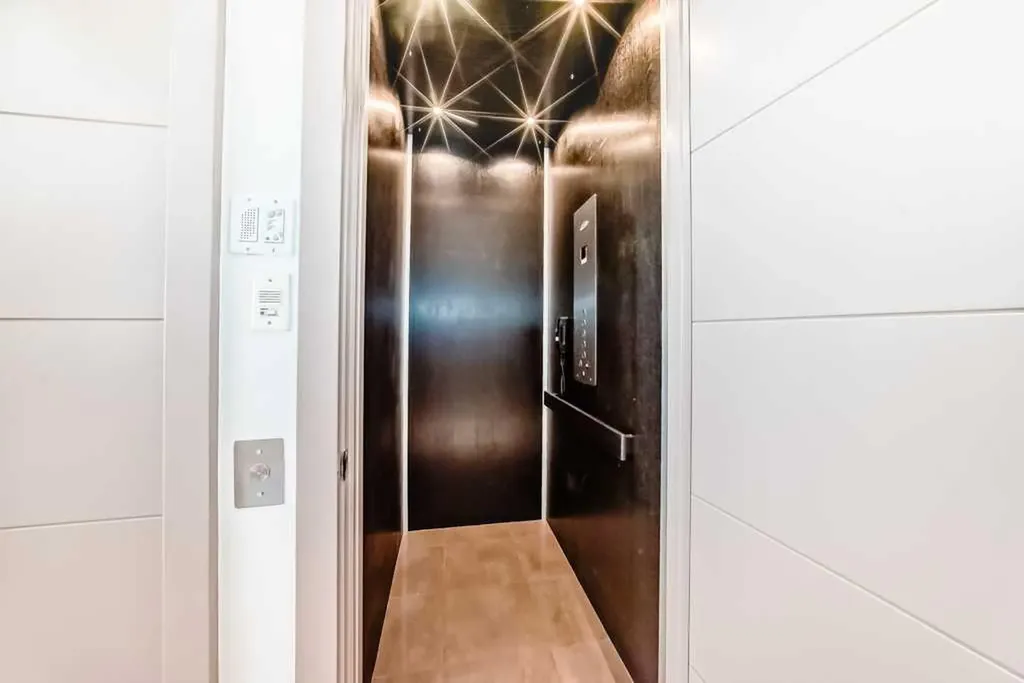 701 Aspen Meadows Hill SW Calgary AB T3H 0G4