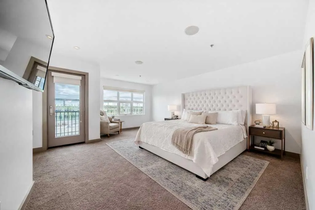 701 Aspen Meadows Hill SW Calgary AB T3H 0G4