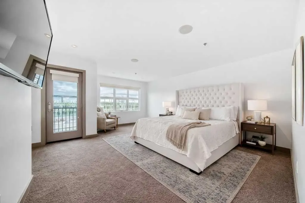 701 Aspen Meadows Hill SW Calgary AB T3H 0G4