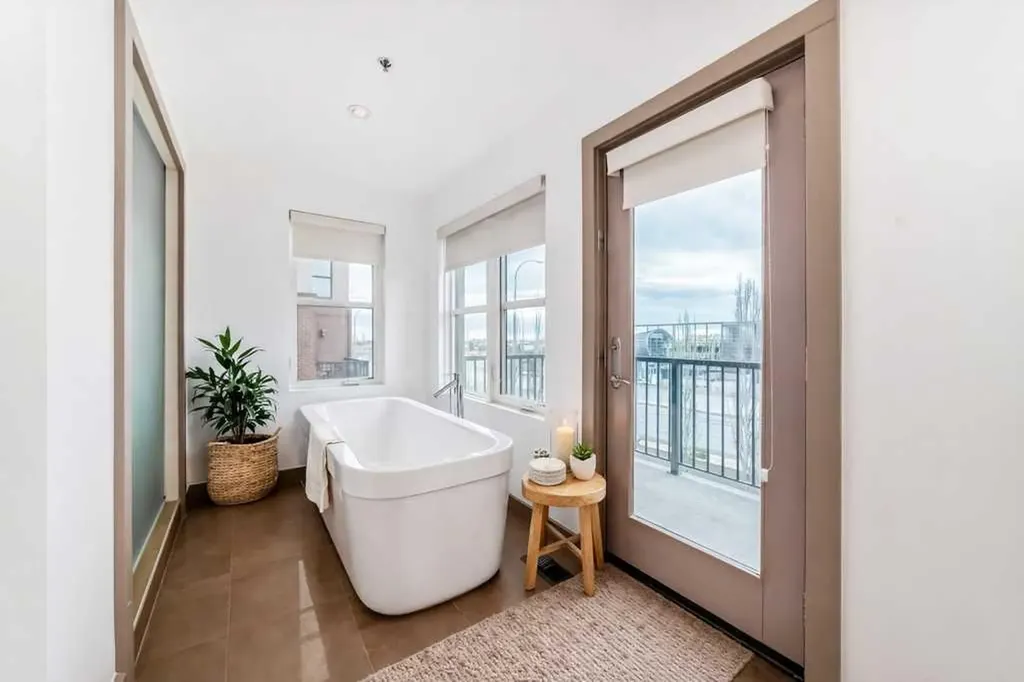 701 Aspen Meadows Hill SW Calgary AB T3H 0G4