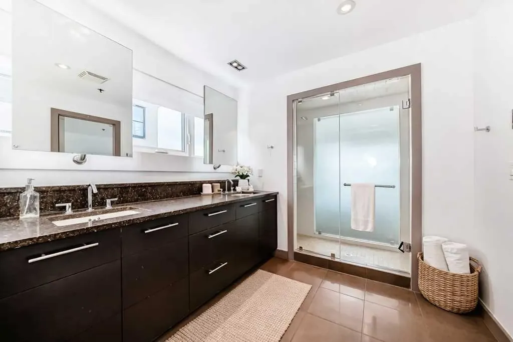 701 Aspen Meadows Hill SW Calgary AB T3H 0G4