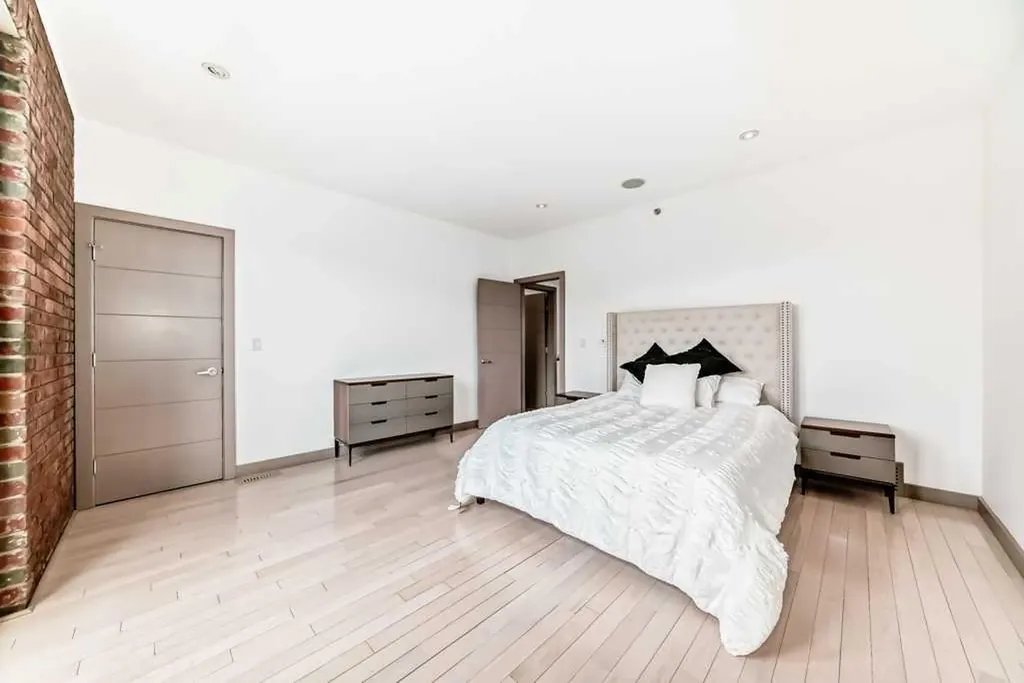 701 Aspen Meadows Hill SW Calgary AB T3H 0G4