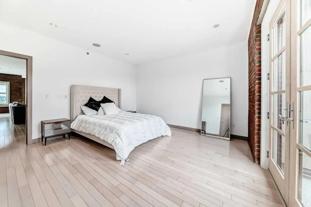 701 Aspen Meadows Hill SW Calgary AB T3H 0G4