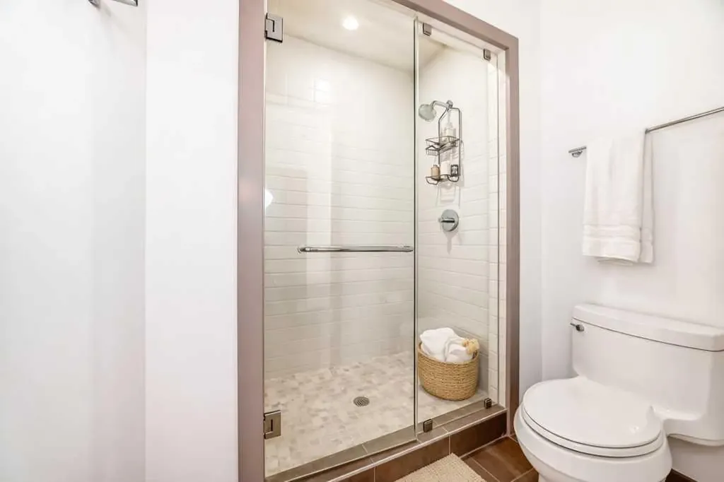 701 Aspen Meadows Hill SW Calgary AB T3H 0G4