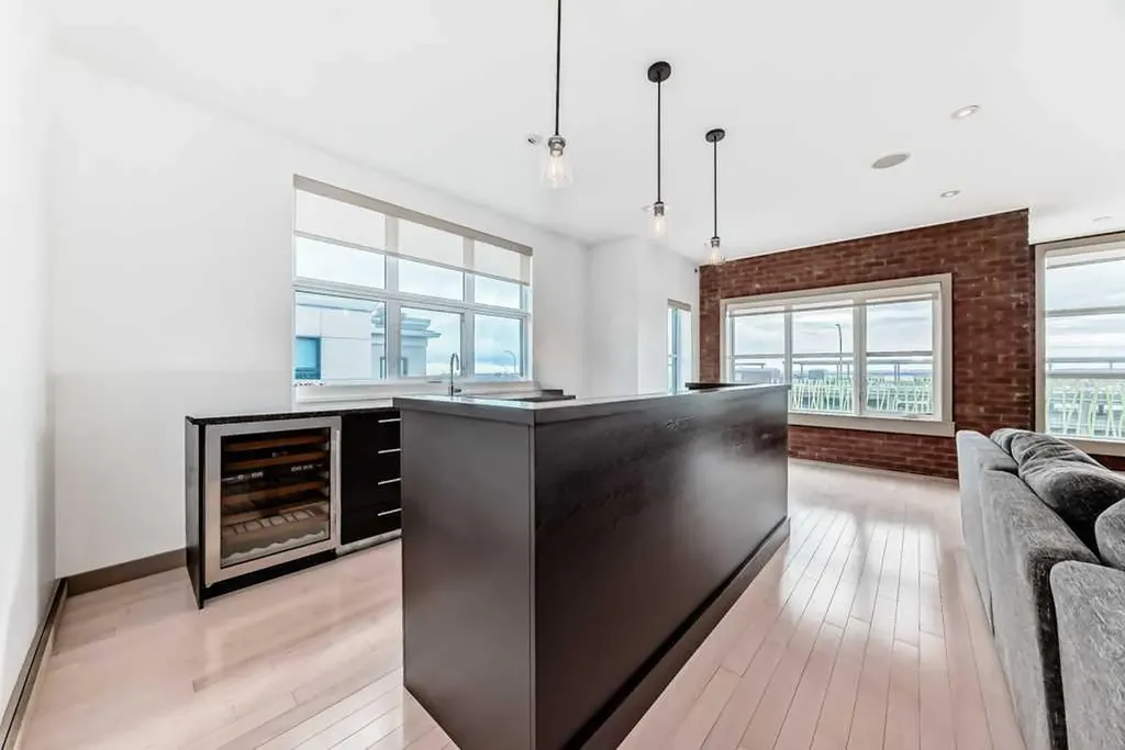 701 Aspen Meadows Hill SW Calgary AB T3H 0G4