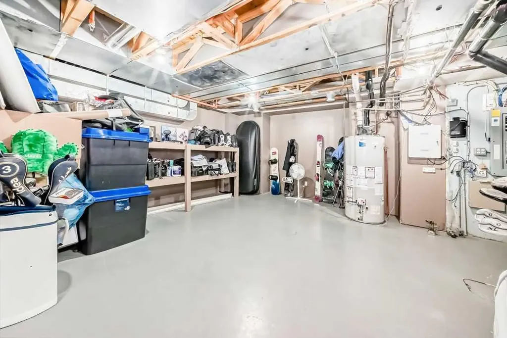 701 Aspen Meadows Hill SW Calgary AB T3H 0G4