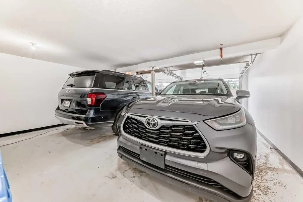 701 Aspen Meadows Hill SW Calgary AB T3H 0G4