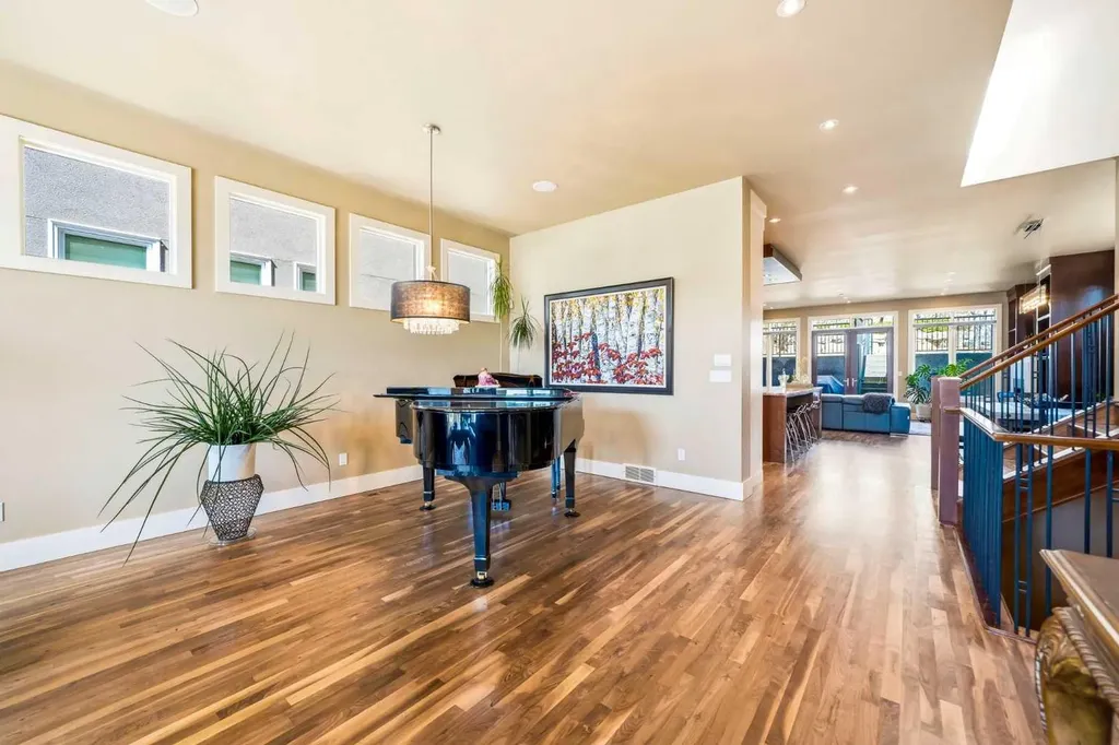 3610 8 Avenue NW Calgary AB T2N 1C9