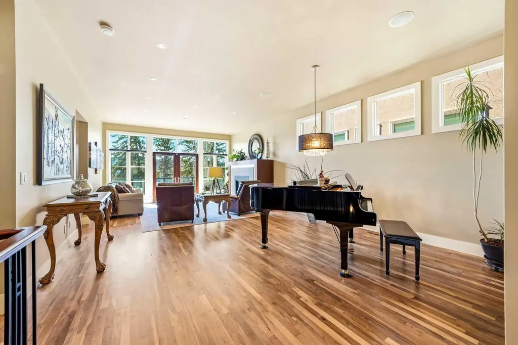 3610 8 Avenue NW Calgary AB T2N 1C9