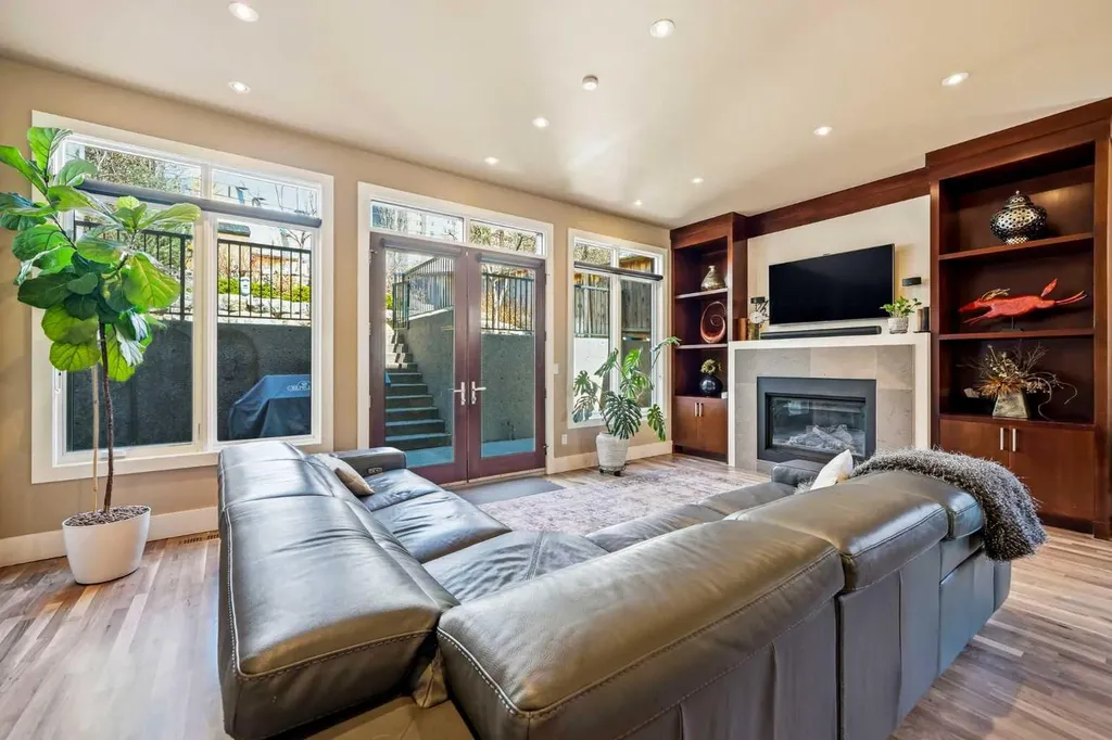 3610 8 Avenue NW Calgary AB T2N 1C9