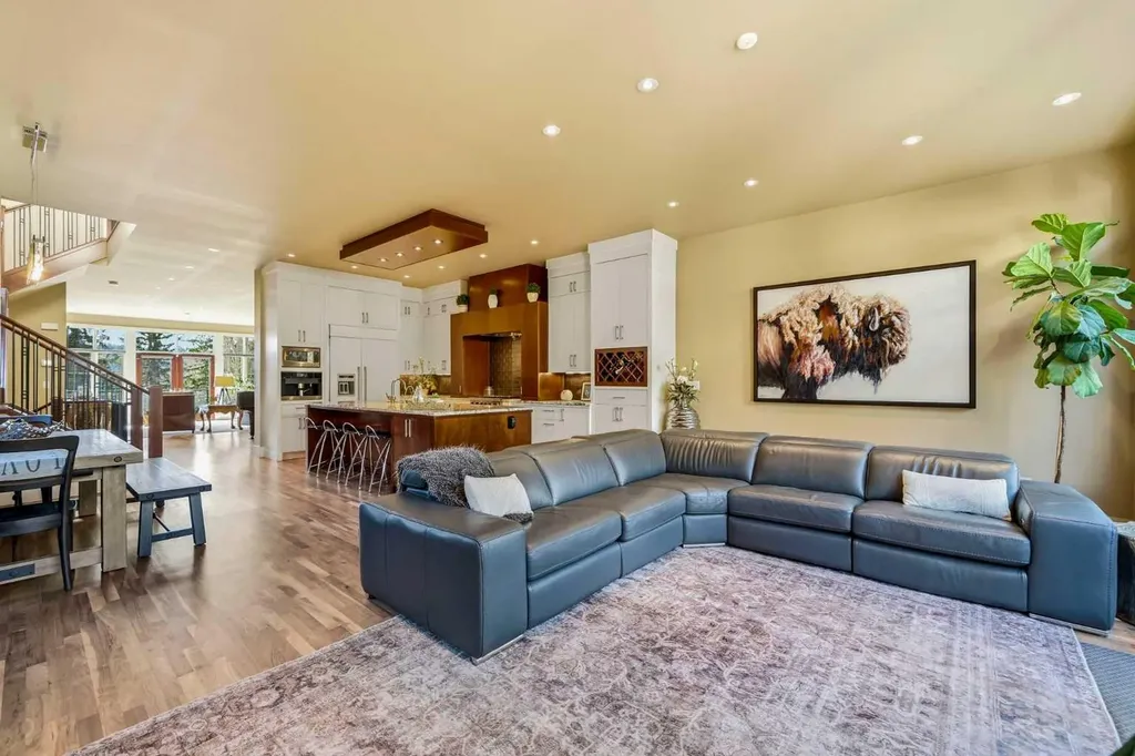 3610 8 Avenue NW Calgary AB T2N 1C9