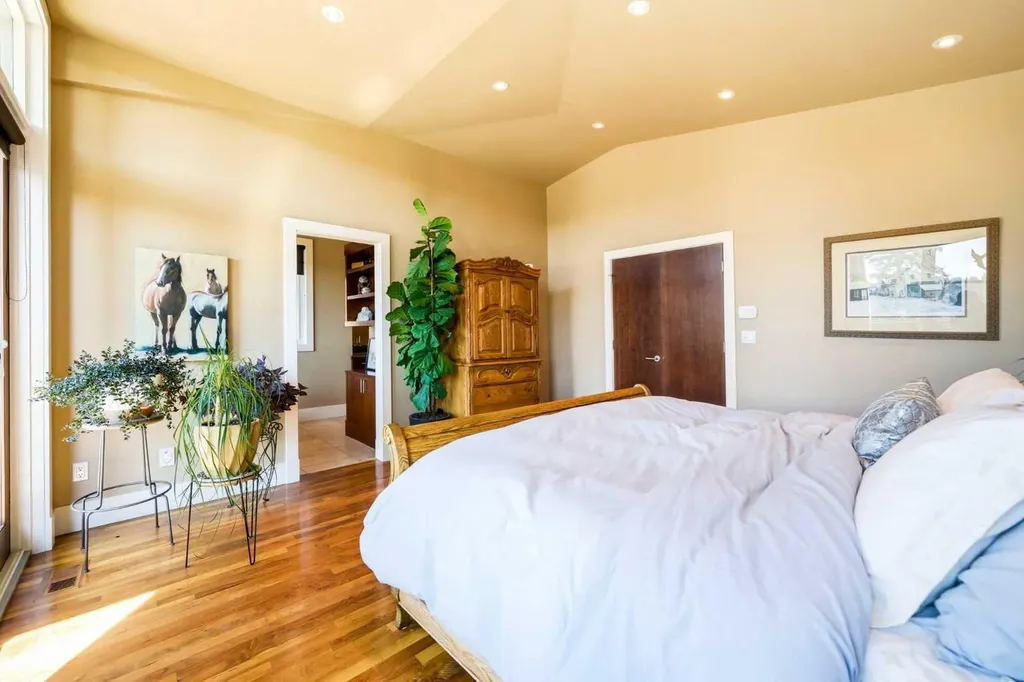 3610 8 Avenue NW Calgary AB T2N 1C9