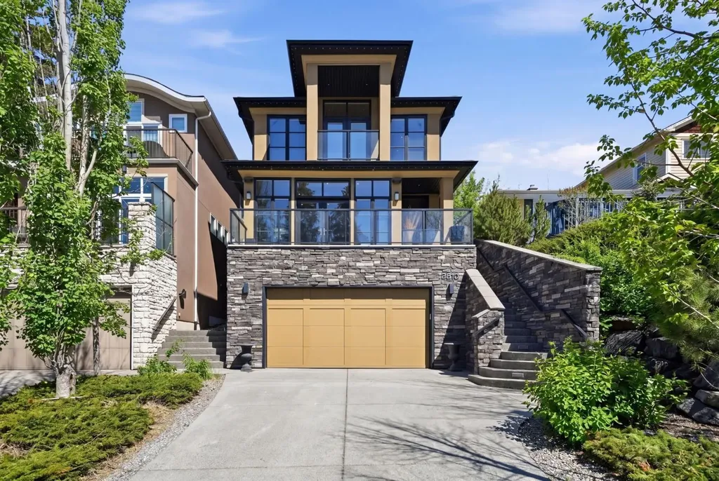 3610 8 Avenue NW Calgary AB T2N 1C9