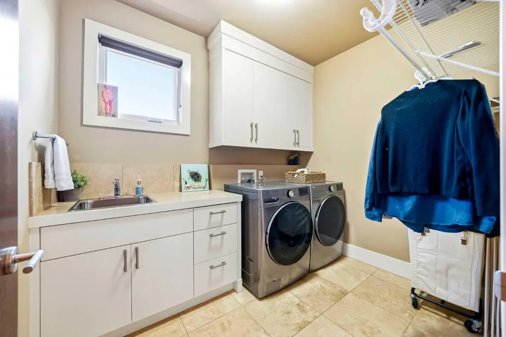 3610 8 Avenue NW Calgary AB T2N 1C9