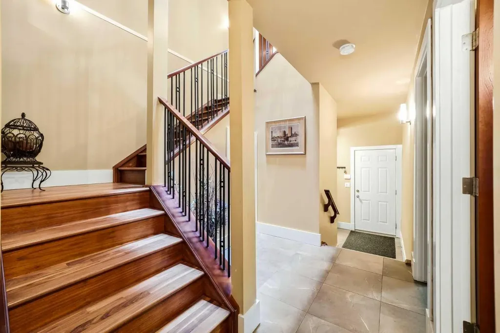 3610 8 Avenue NW Calgary AB T2N 1C9