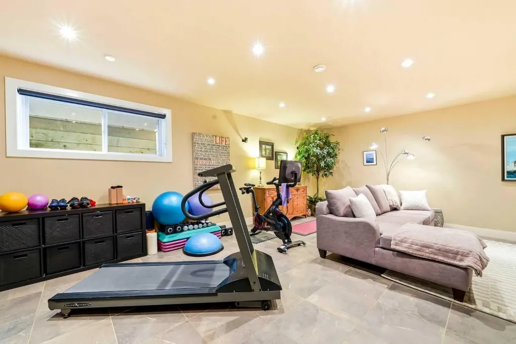 3610 8 Avenue NW Calgary AB T2N 1C9