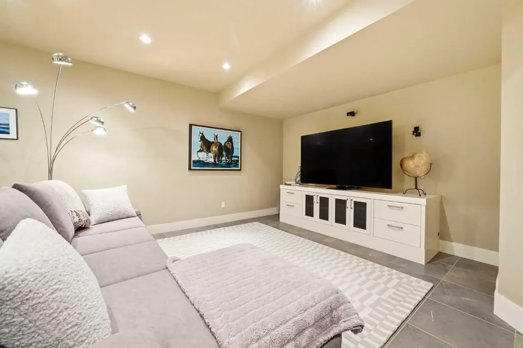 3610 8 Avenue NW Calgary AB T2N 1C9
