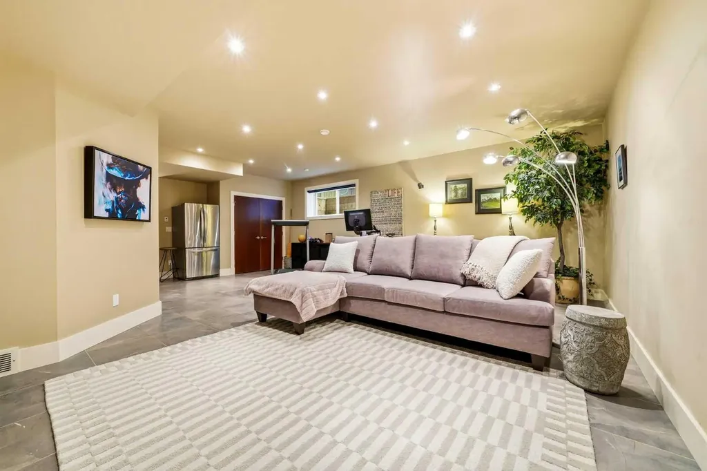 3610 8 Avenue NW Calgary AB T2N 1C9