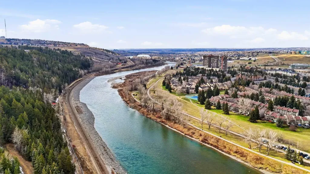 3610 8 Avenue NW Calgary AB T2N 1C9