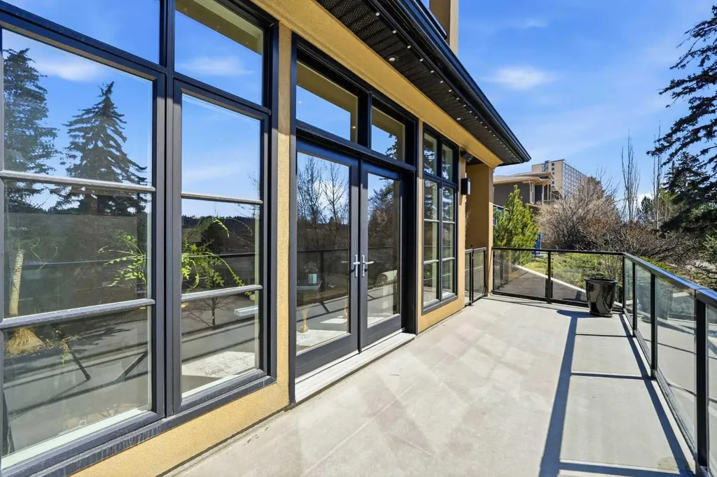 3610 8 Avenue NW Calgary AB T2N 1C9