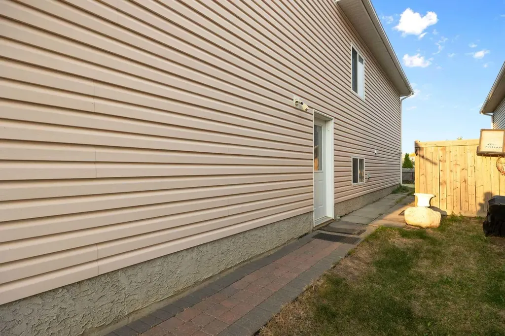169 Fisher Crescent Fort Mcmurray AB T9K 0B8