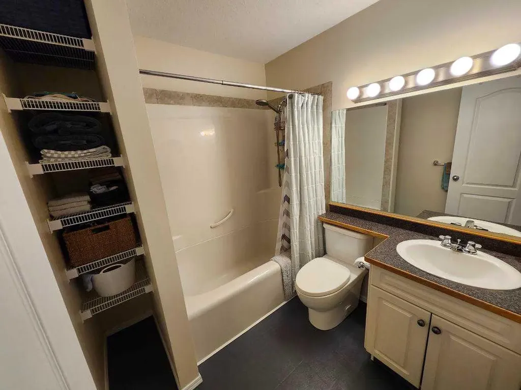 1 Fir Street Red Deer AB T4N 4Y1