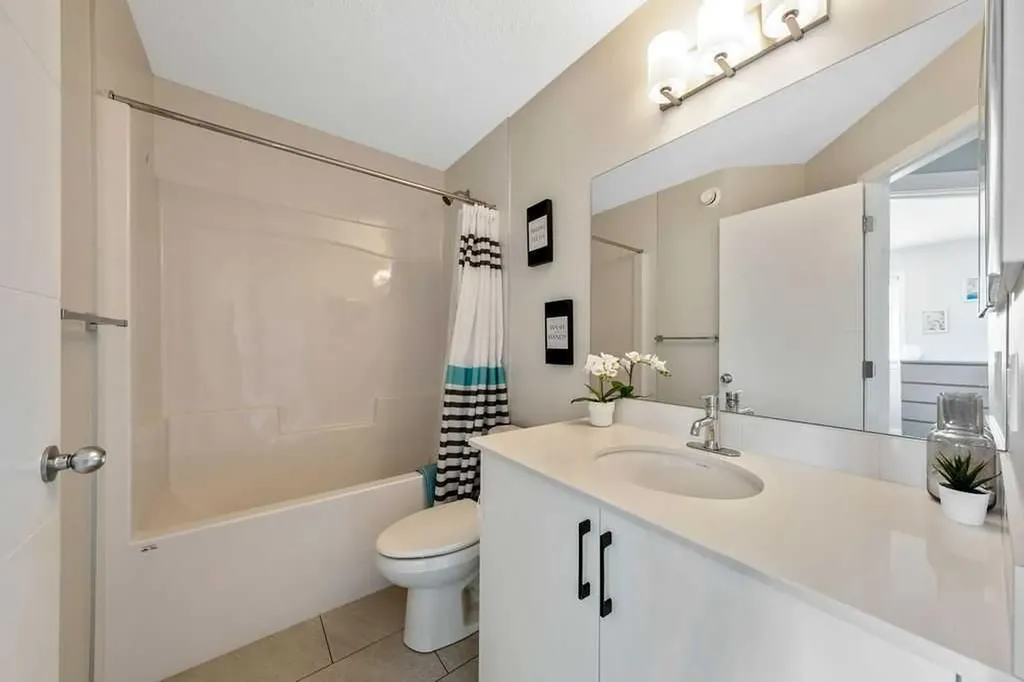 138 Midgrove Greenway SW Airdrie AB T4B 5K7