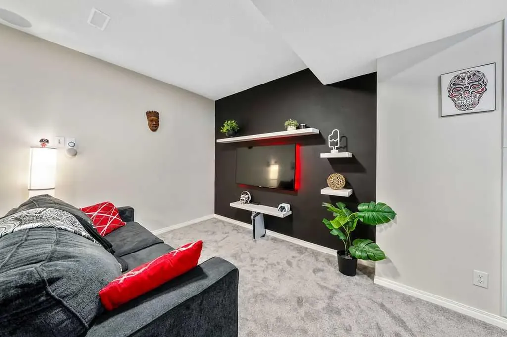 138 Midgrove Greenway SW Airdrie AB T4B 5K7