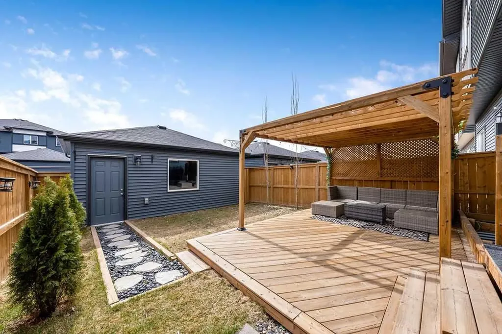 138 Midgrove Greenway SW Airdrie AB T4B 5K7