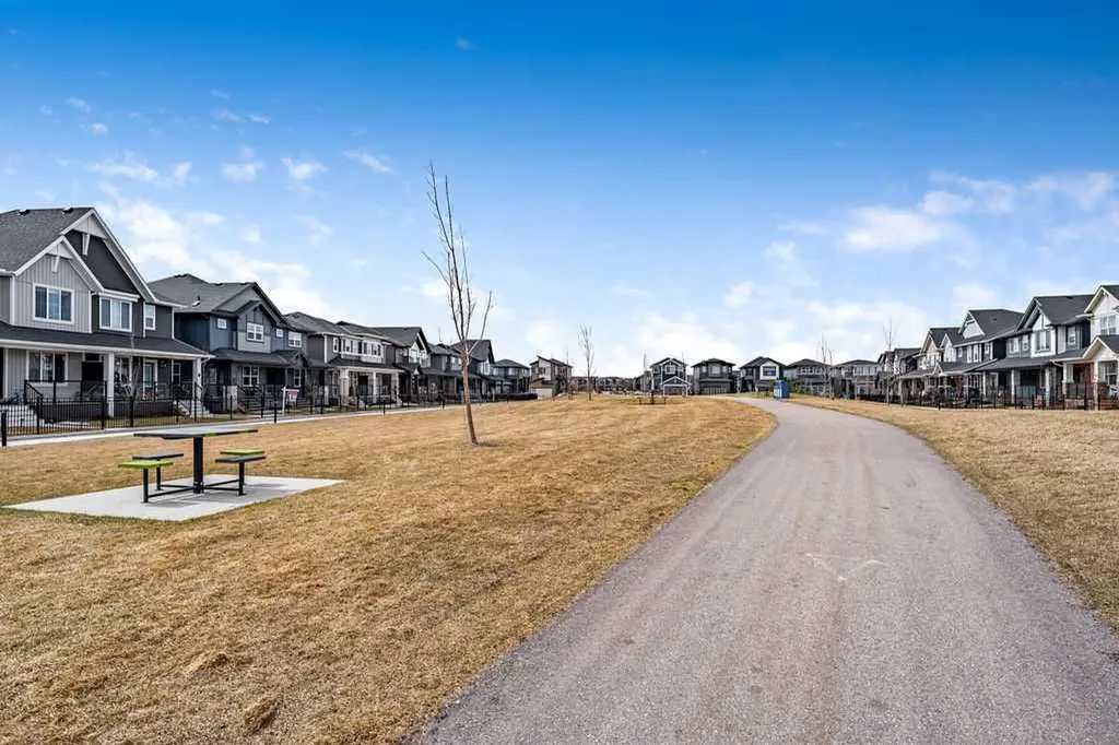 138 Midgrove Greenway SW Airdrie AB T4B 5K7
