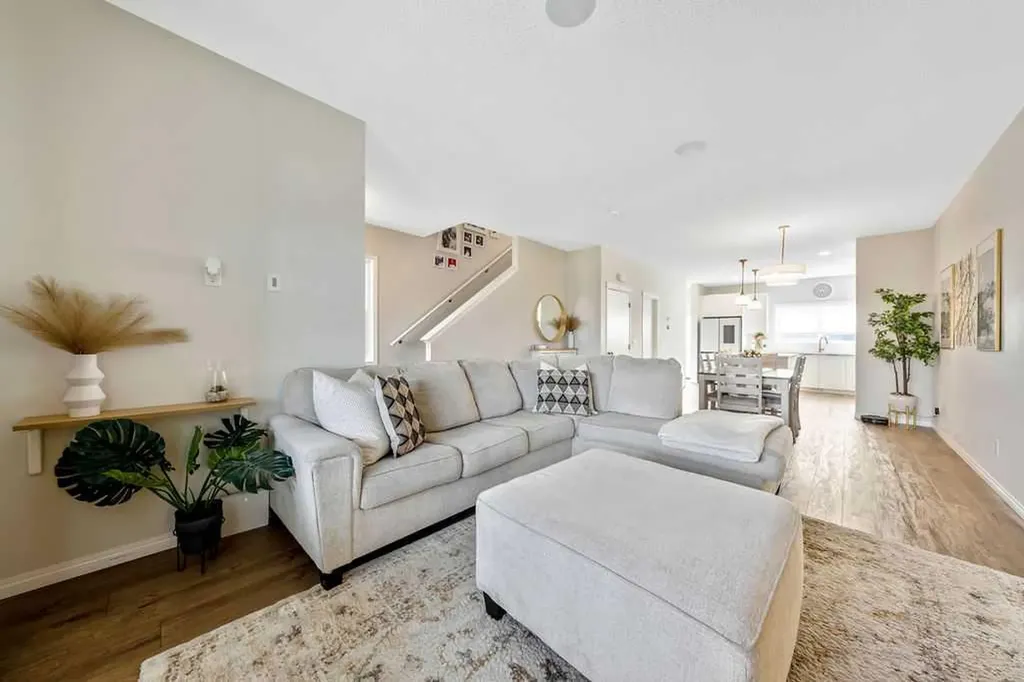 138 Midgrove Greenway SW Airdrie AB T4B 5K7