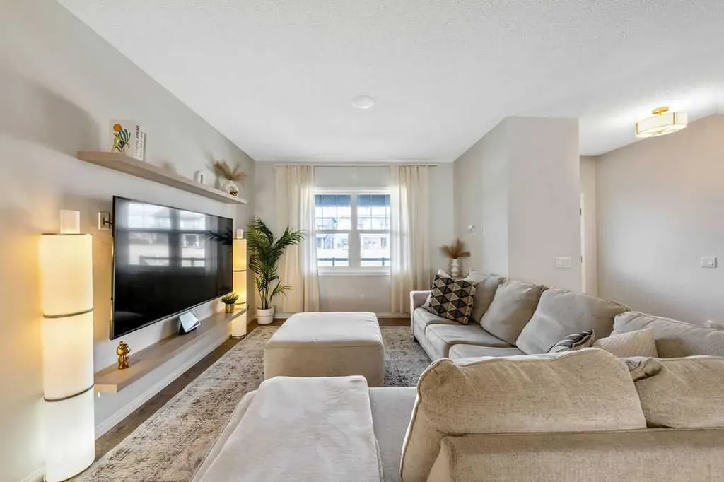 138 Midgrove Greenway SW Airdrie AB T4B 5K7