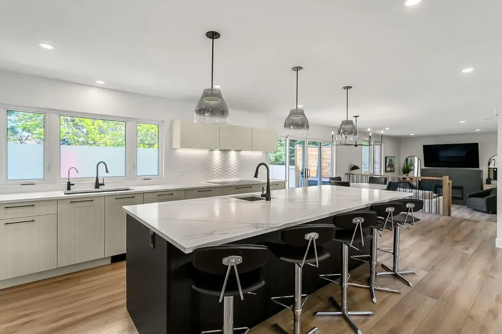 75 Woodacres Crescent SW Calgary AB T2W 4V5