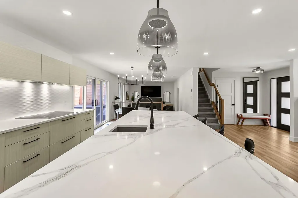 75 Woodacres Crescent SW Calgary AB T2W 4V5