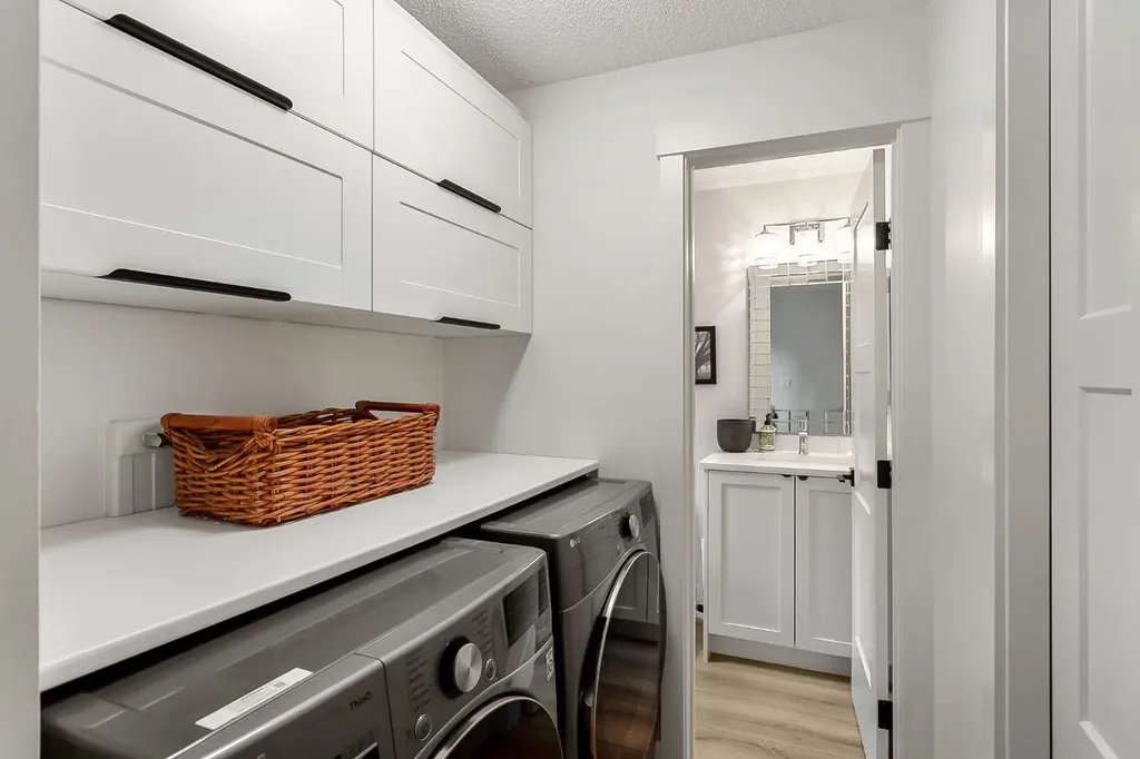 75 Woodacres Crescent SW Calgary AB T2W 4V5