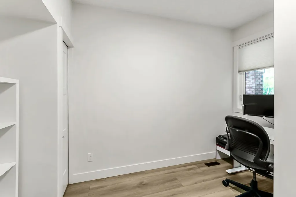 75 Woodacres Crescent SW Calgary AB T2W 4V5