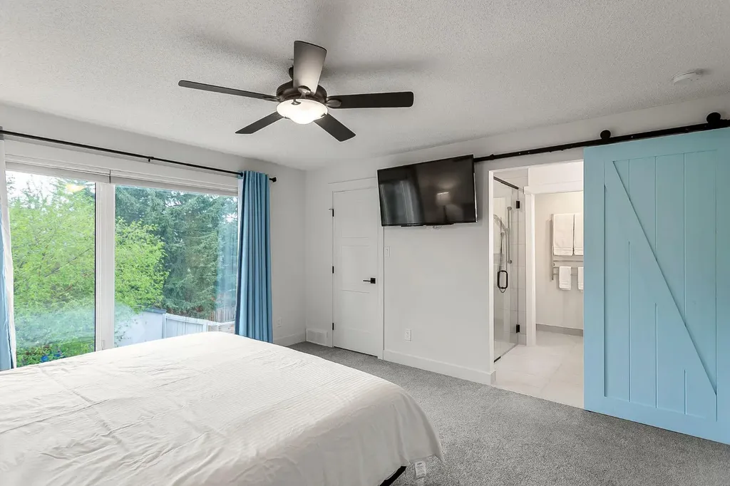 75 Woodacres Crescent SW Calgary AB T2W 4V5