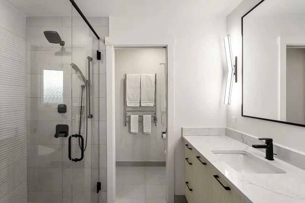 75 Woodacres Crescent SW Calgary AB T2W 4V5