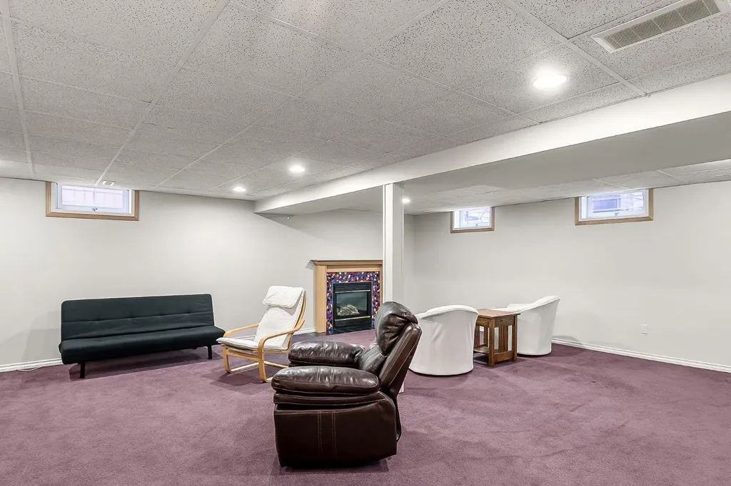 75 Woodacres Crescent SW Calgary AB T2W 4V5