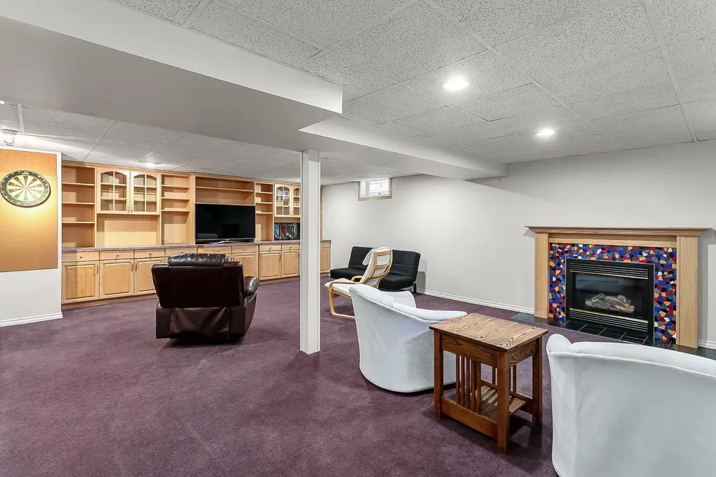 75 Woodacres Crescent SW Calgary AB T2W 4V5