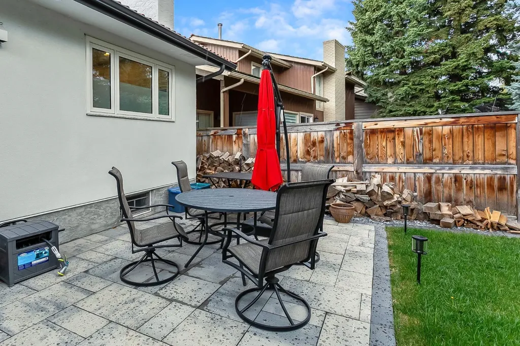 75 Woodacres Crescent SW Calgary AB T2W 4V5