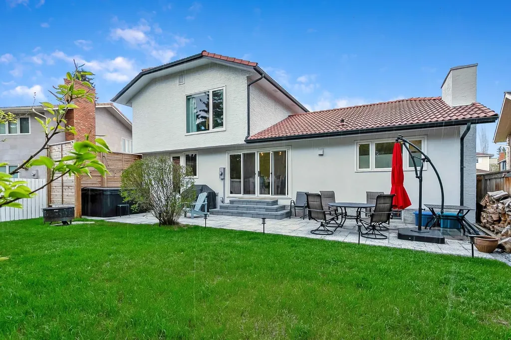 75 Woodacres Crescent SW Calgary AB T2W 4V5