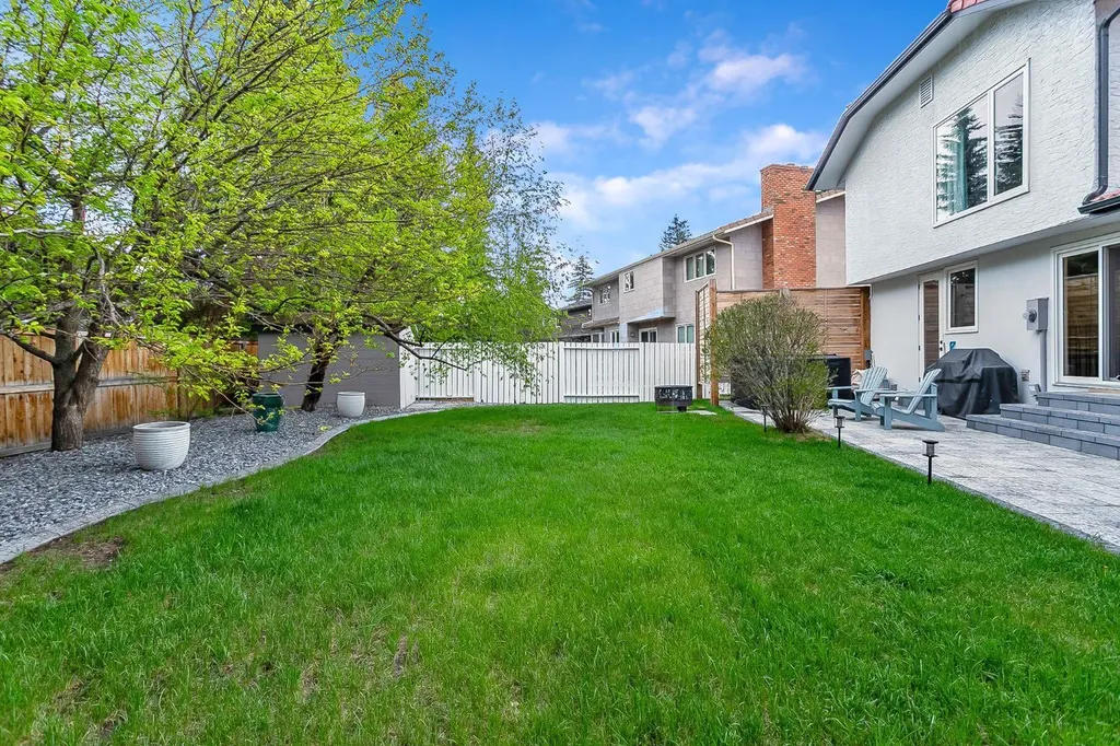 75 Woodacres Crescent SW Calgary AB T2W 4V5