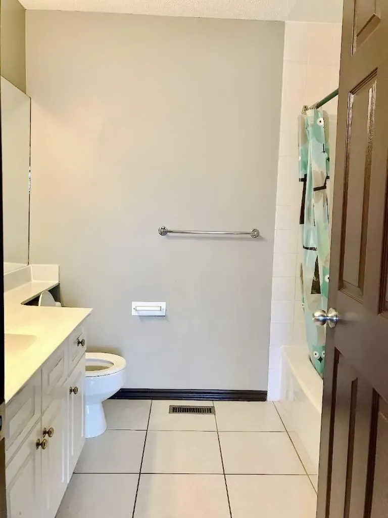 508 78 Avenue SW Calgary AB T2V 0T4