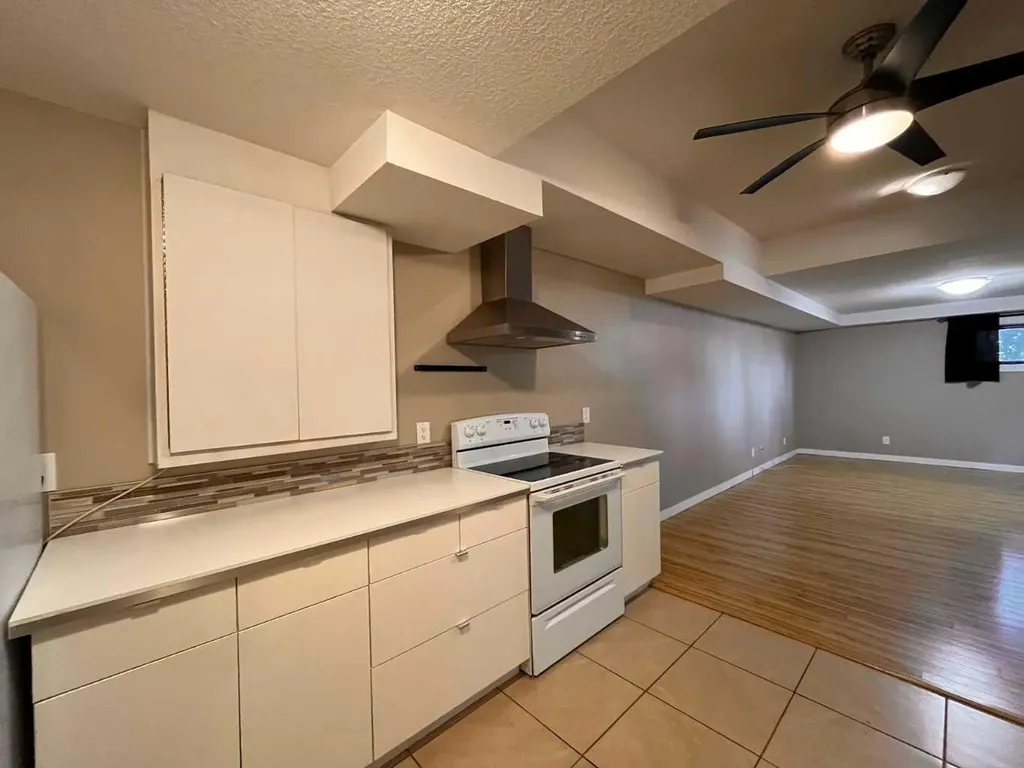508 78 Avenue SW Calgary AB T2V 0T4