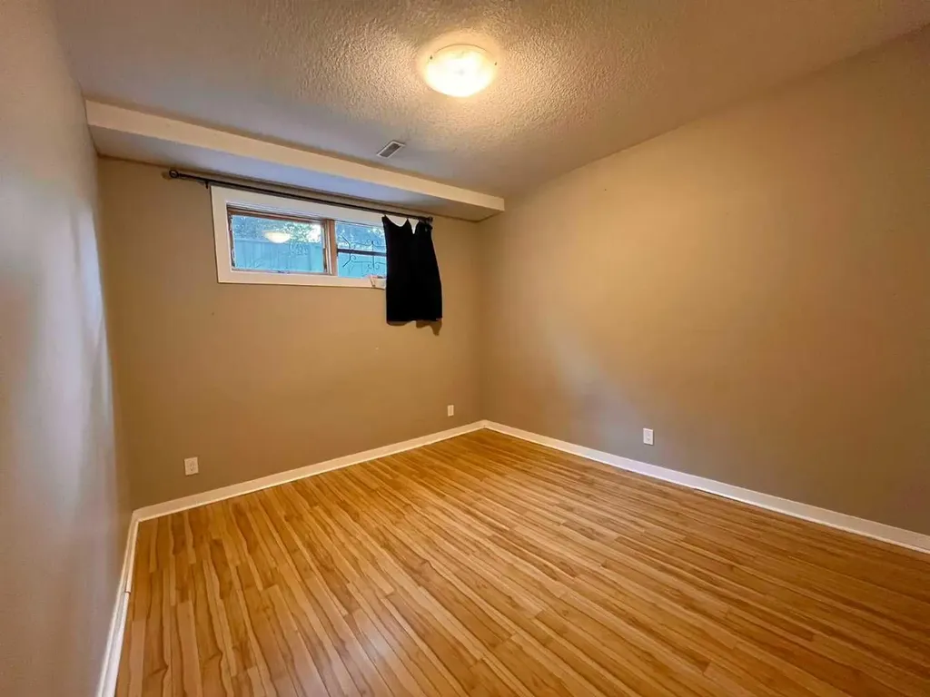 508 78 Avenue SW Calgary AB T2V 0T4