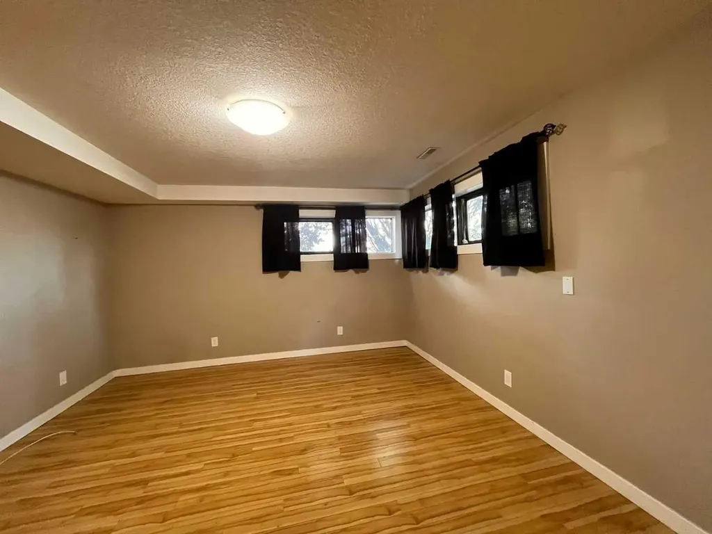 508 78 Avenue SW Calgary AB T2V 0T4