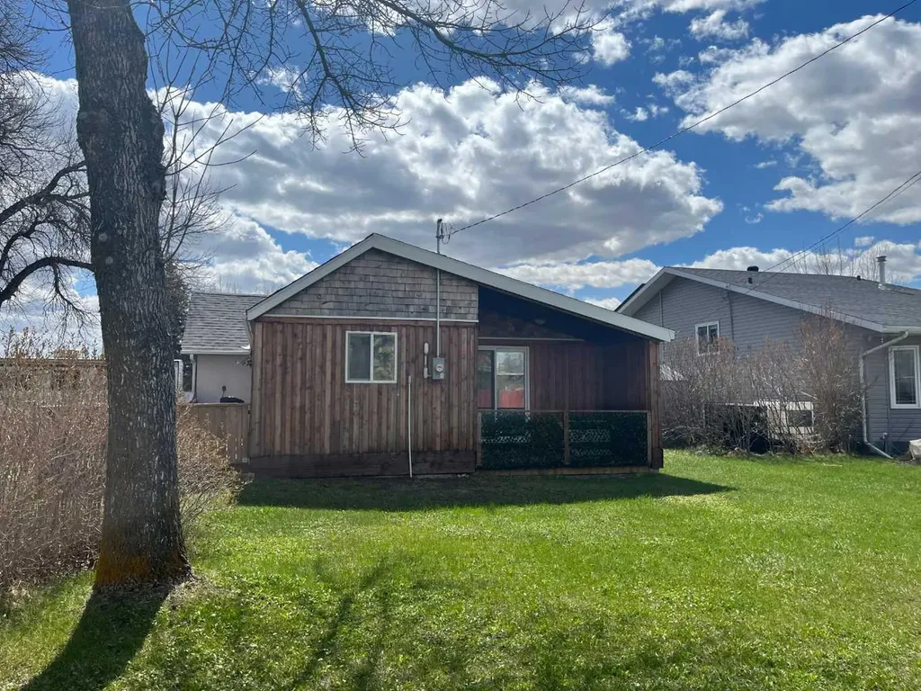 505 4 Street Stirling AB T0K 2E0