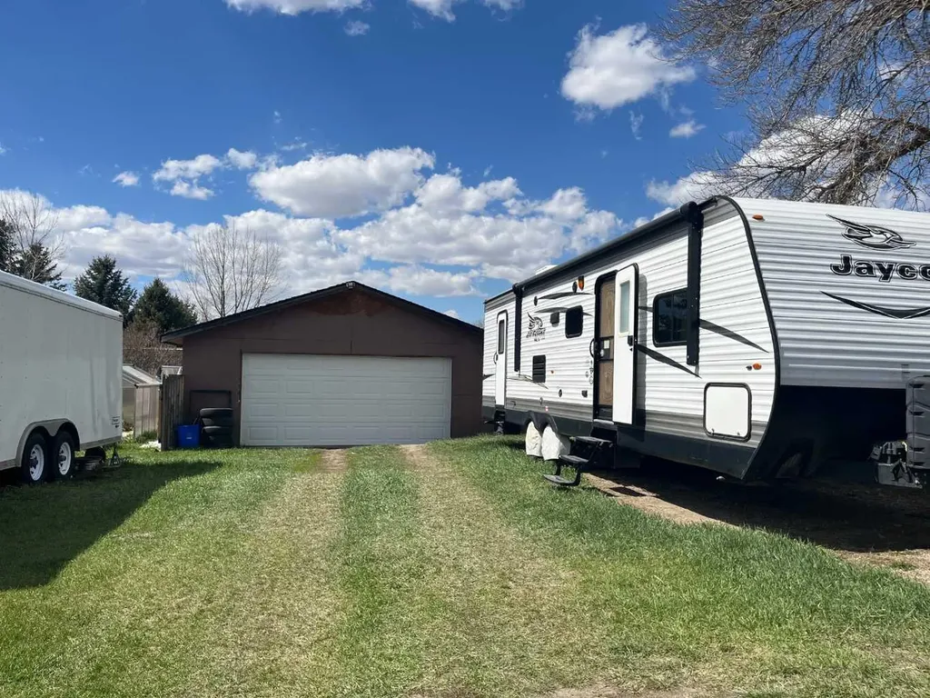 505 4 Street Stirling AB T0K 2E0