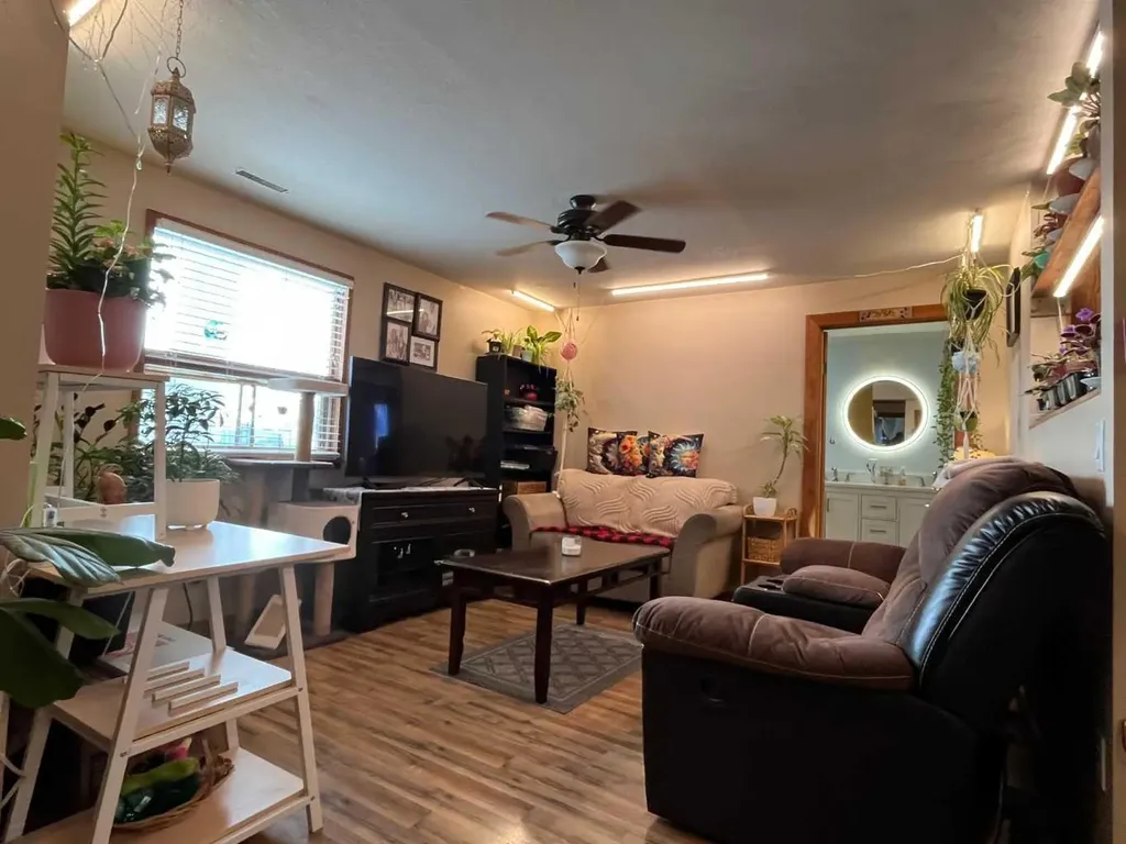 505 4 Street Stirling AB T0K 2E0